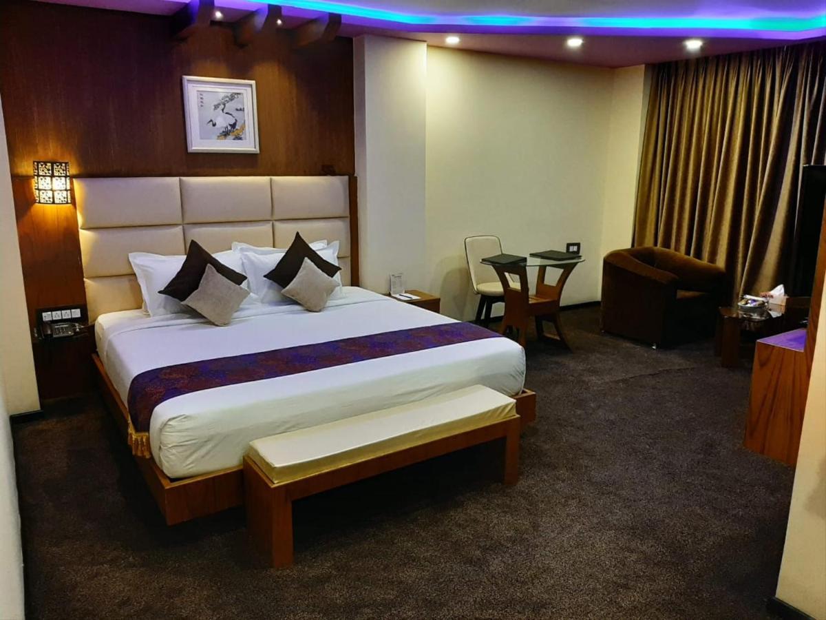 Dolphin Chocolate Inn Chandannagar Eksteriør billede