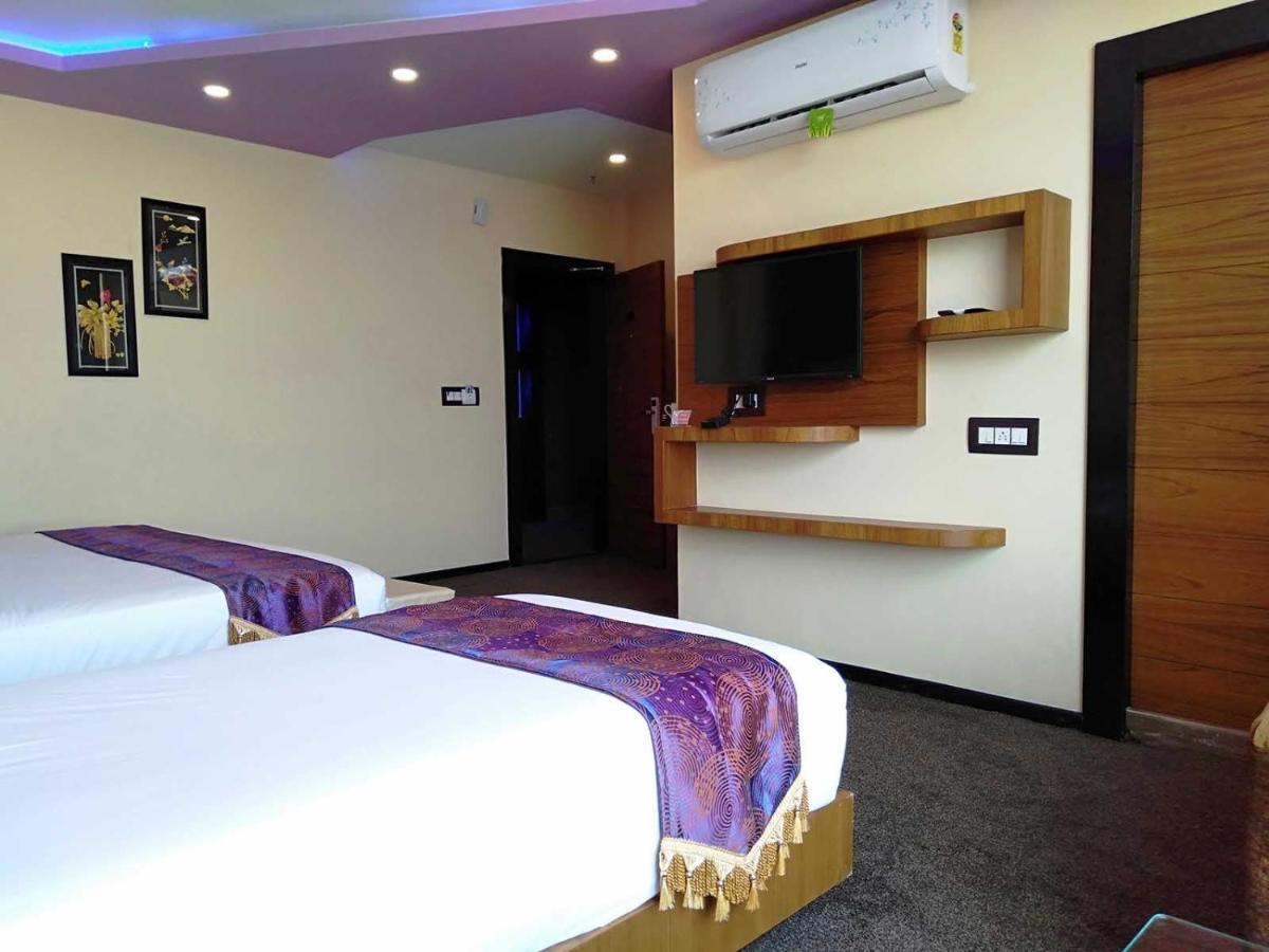 Dolphin Chocolate Inn Chandannagar Eksteriør billede