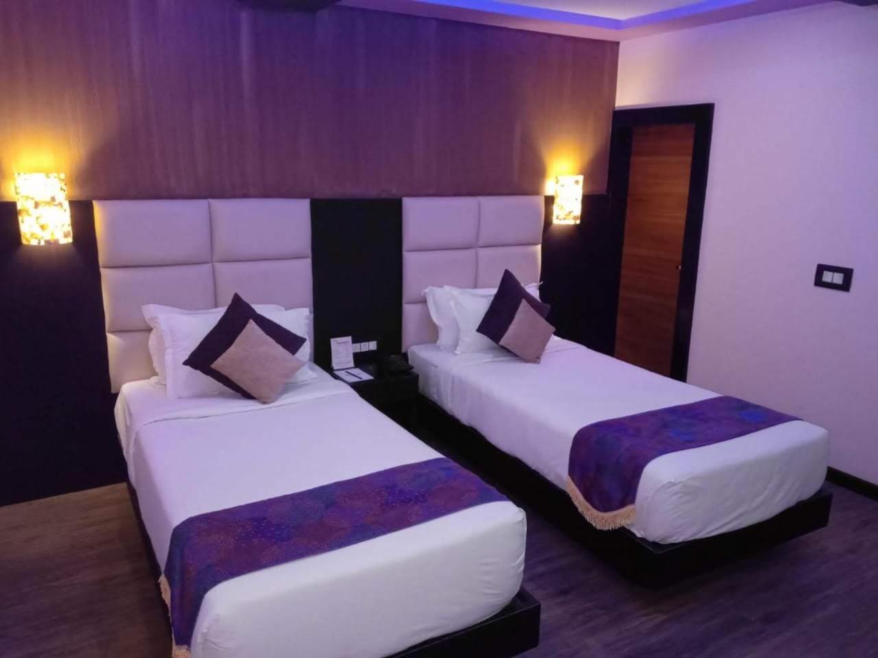 Dolphin Chocolate Inn Chandannagar Eksteriør billede