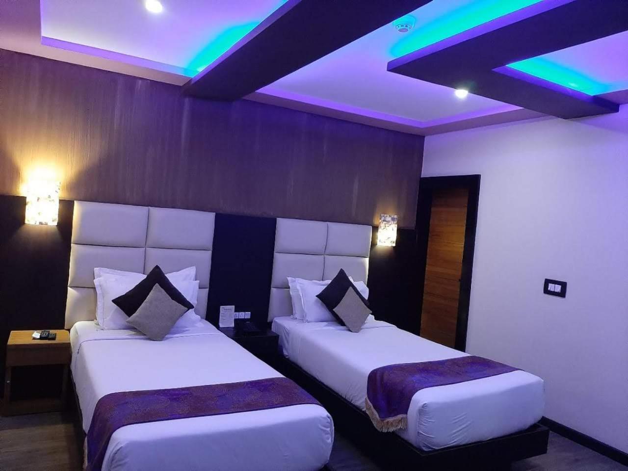 Dolphin Chocolate Inn Chandannagar Eksteriør billede