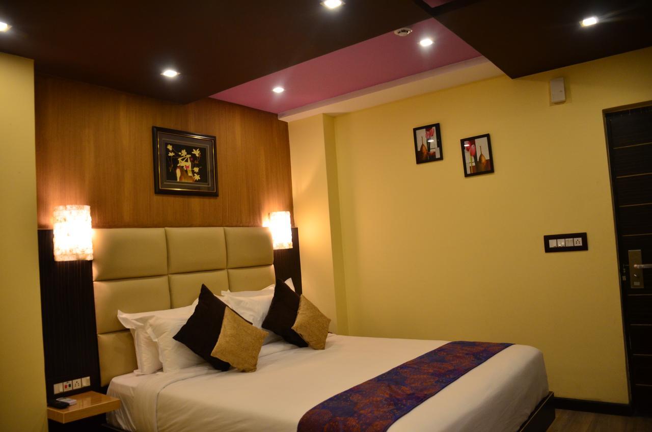 Dolphin Chocolate Inn Chandannagar Eksteriør billede