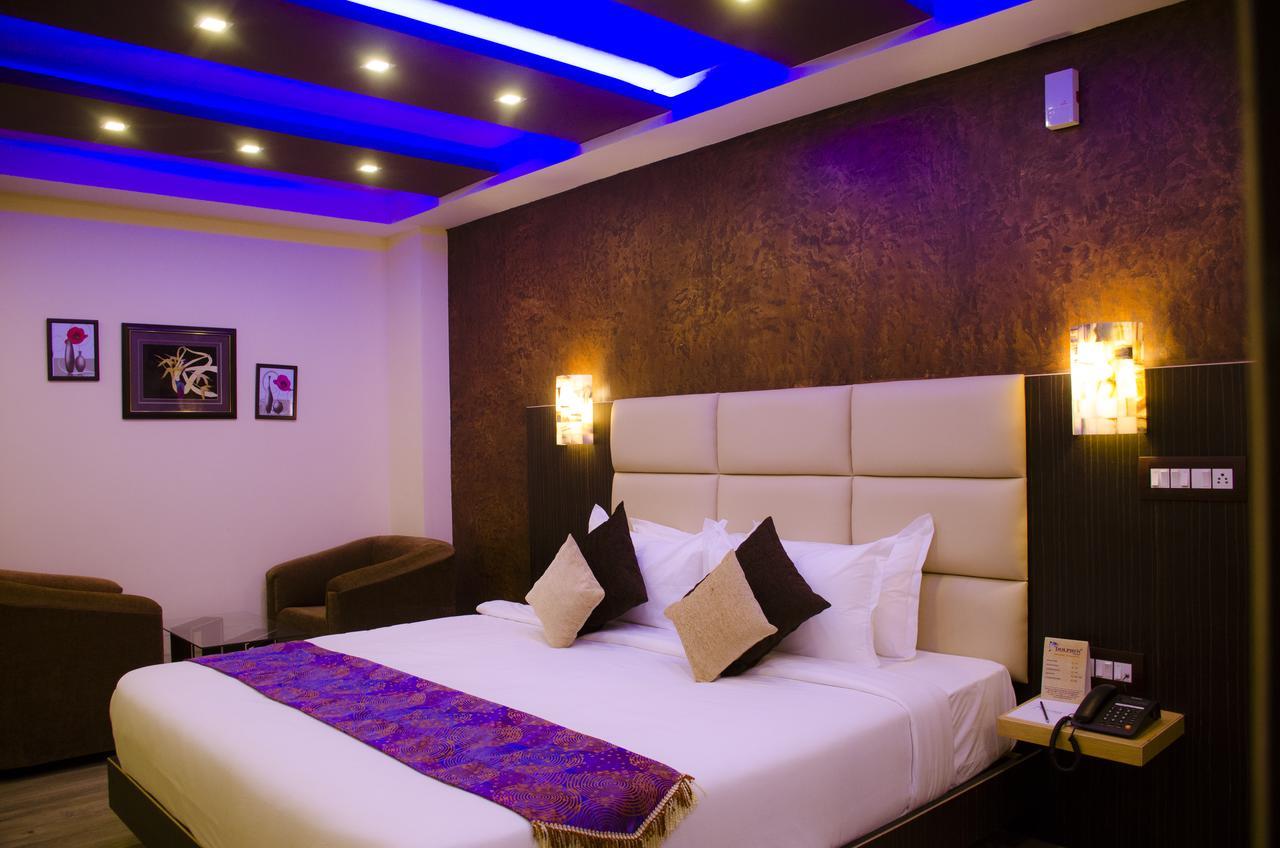 Dolphin Chocolate Inn Chandannagar Eksteriør billede
