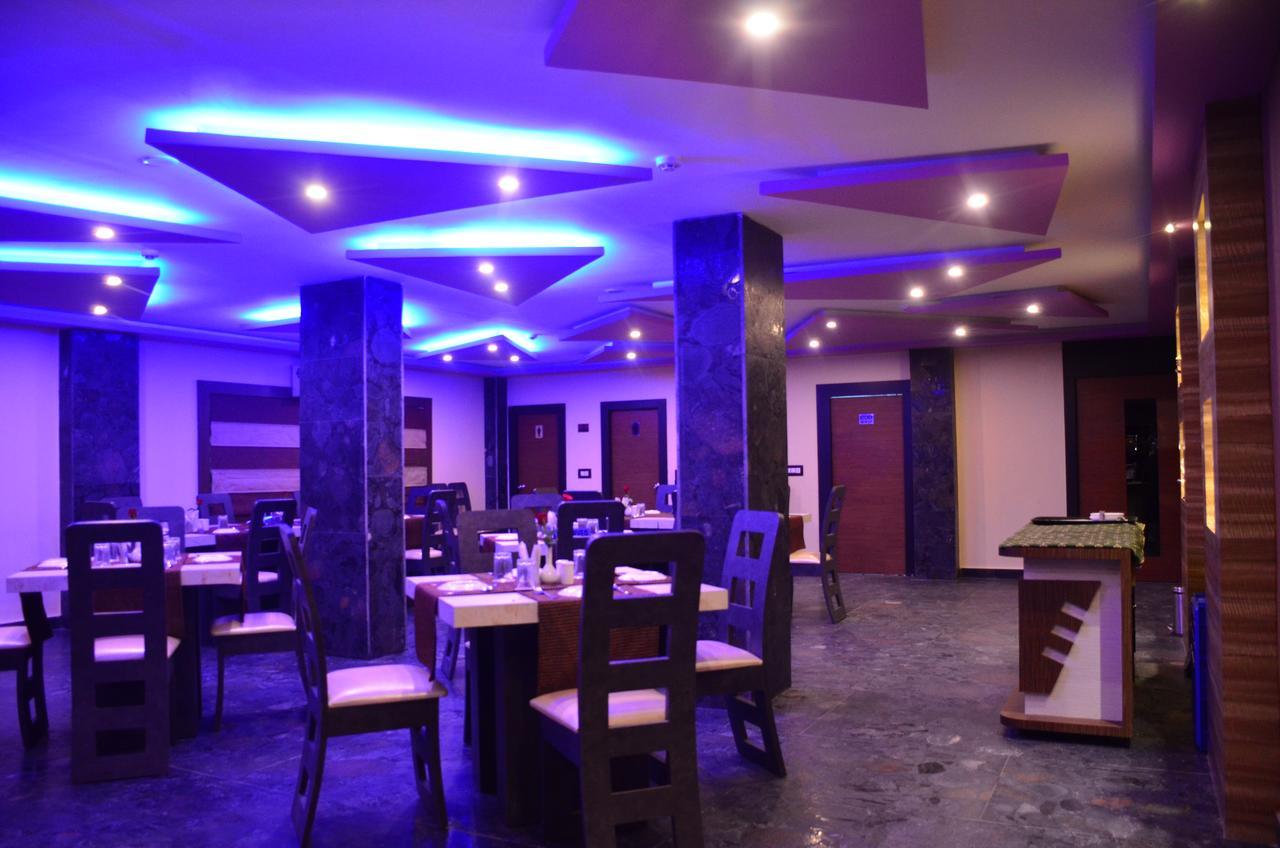 Dolphin Chocolate Inn Chandannagar Eksteriør billede