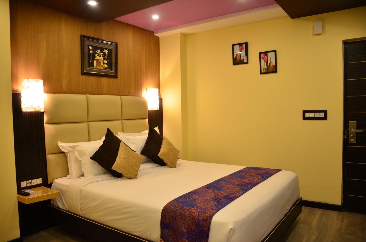 Dolphin Chocolate Inn Chandannagar Eksteriør billede