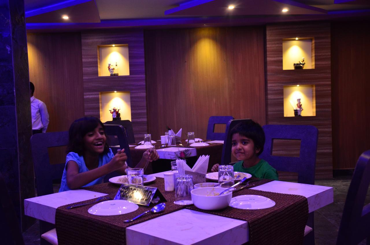 Dolphin Chocolate Inn Chandannagar Eksteriør billede