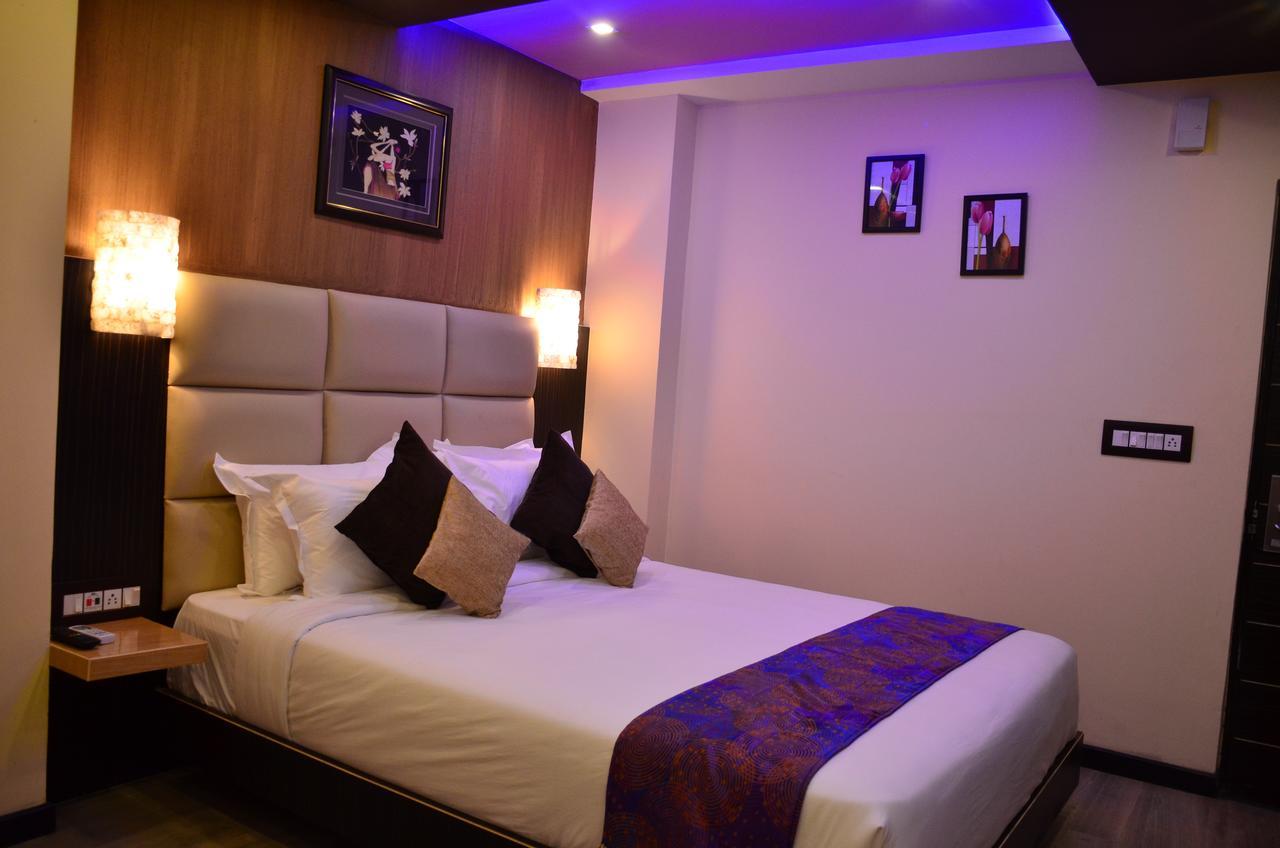 Dolphin Chocolate Inn Chandannagar Eksteriør billede