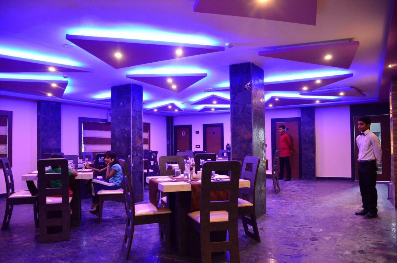 Dolphin Chocolate Inn Chandannagar Eksteriør billede